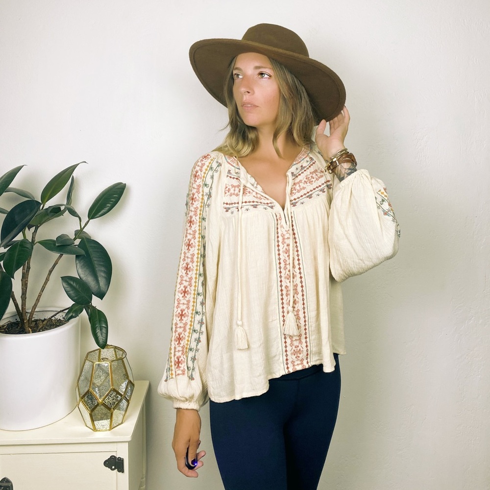 🦅 American Eagle 🦅 Bohemian Embroidered Blouse